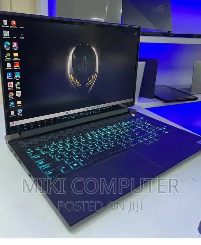 New Laptop Alienware M17x R2 16GB Intel Core i7 SSD 1T