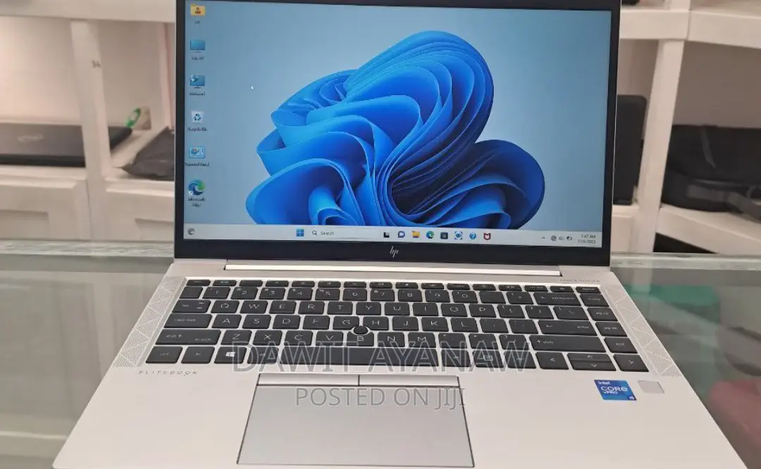 New Laptop HP EliteBook 830 G8 8GB Intel Core I5 SSD 512GB