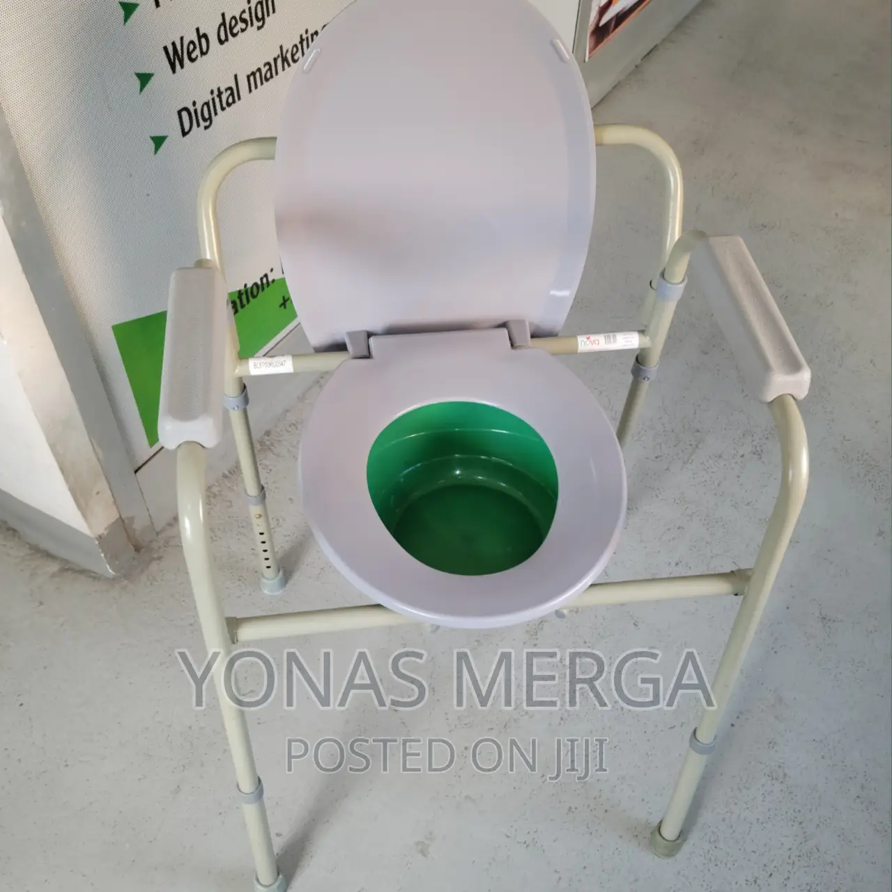Slightly Used COMMODE CHAIR (CC-899)Commode Chair (Mg105)