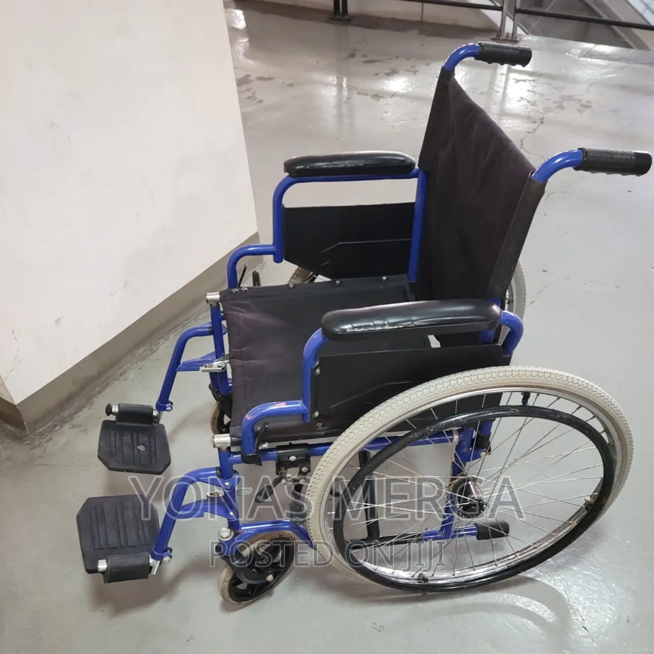 Wheelchairs Used Aktiv-Uk X2 Lite Aluminium Wheelchair
