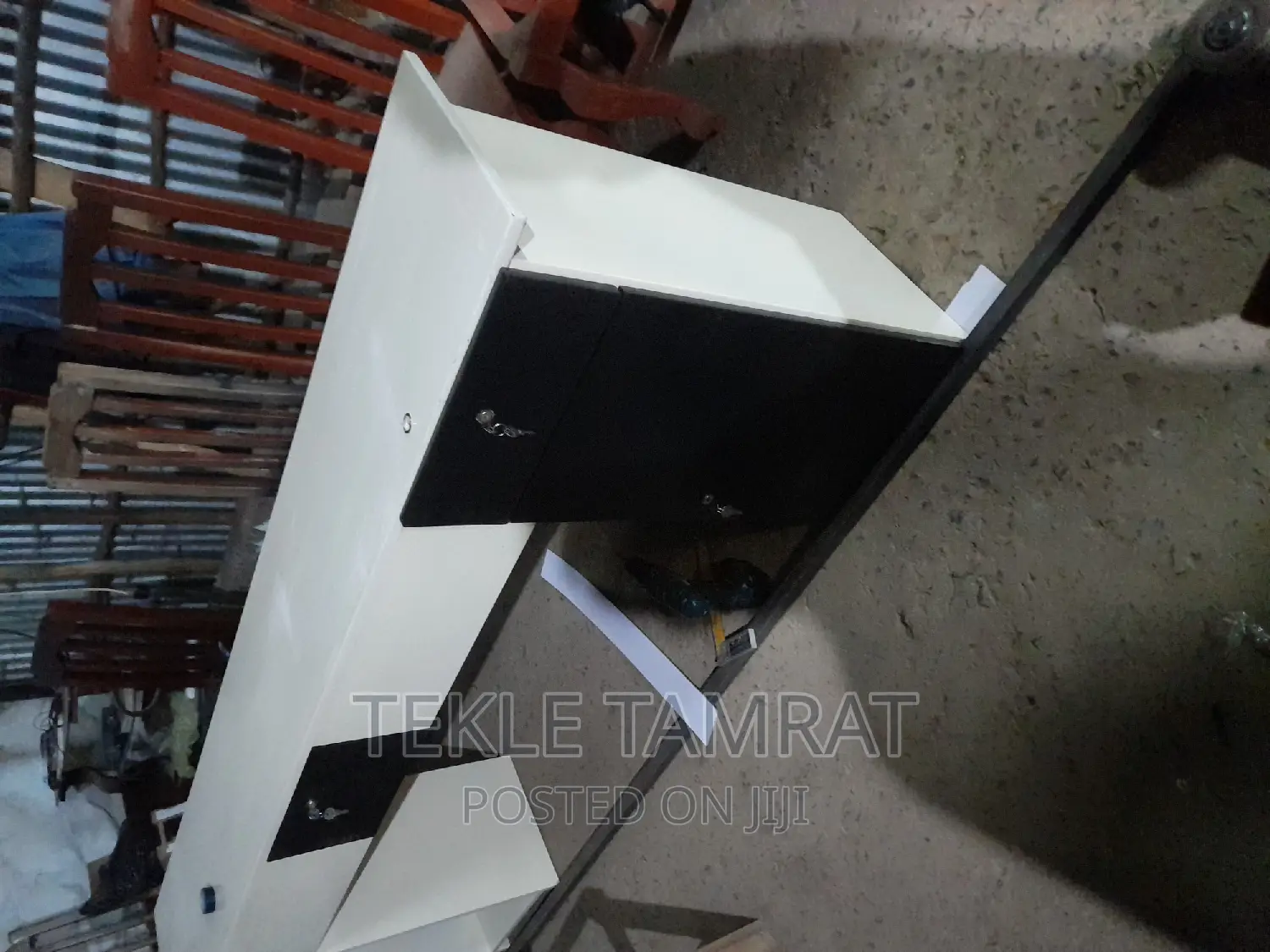 የፀጉር ቤት ባንኮኒ ለወንድናሴት ፀጉር ቤት የሚመችና ተስማሚ Special Hair Barbers