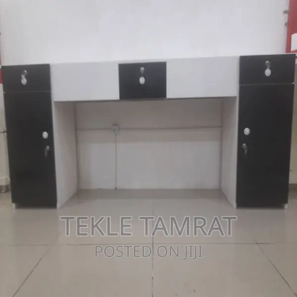 የፀጉር ቤት ባንኮኒ ለወንድናሴት ፀጉር ቤት የሚመችና ተስማሚ Special Hair Barbers