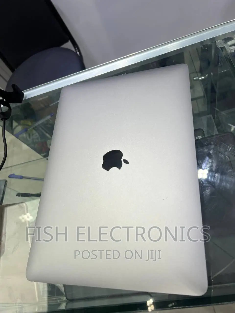 Laptop Apple MacBook Pro 2022 M2 8GB Apple M2 SSD 256GB