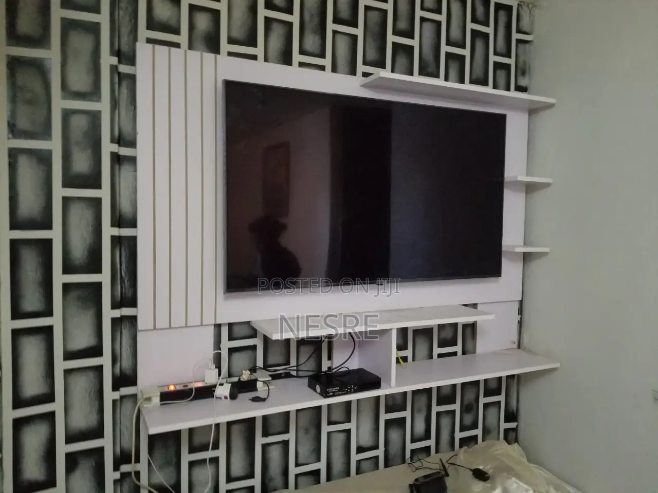 ውብ እና ማራኪ ቲቪ ስታንዶች