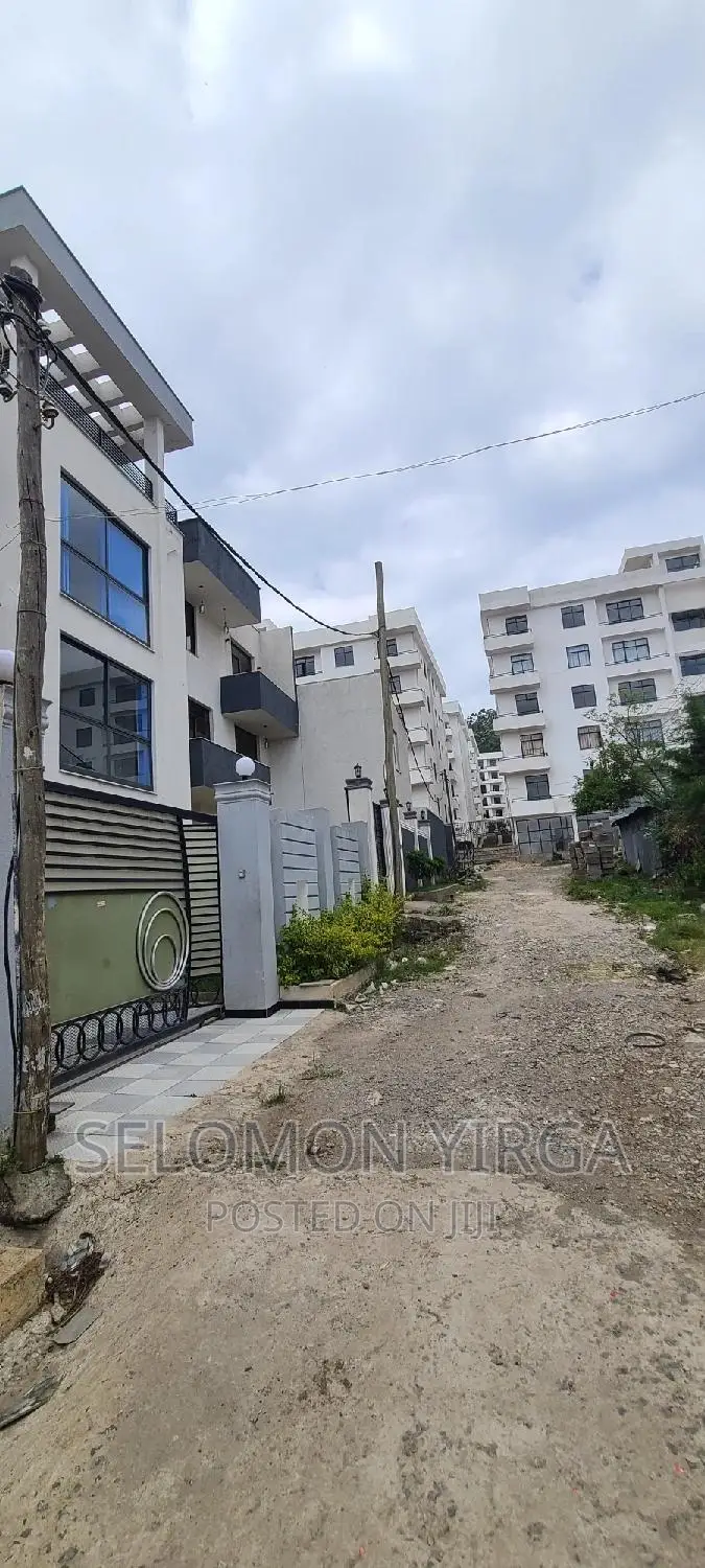 4bdrm House in አድስ አበባ, Bole for sale