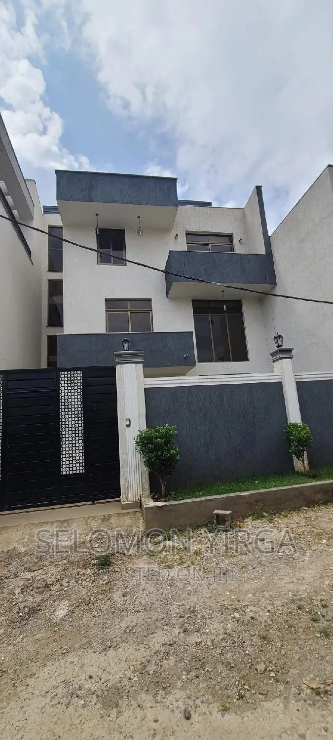 4bdrm House in አድስ አበባ, Bole for sale