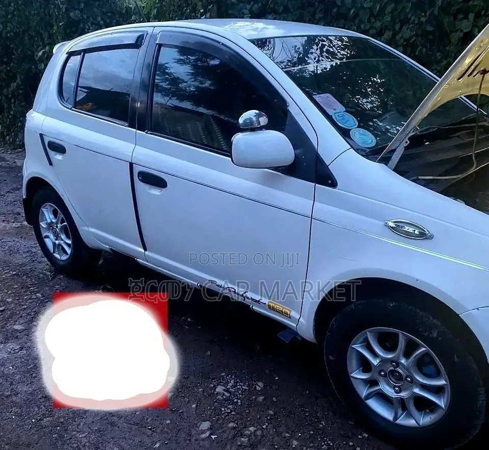 Toyota Vitz 2003 White