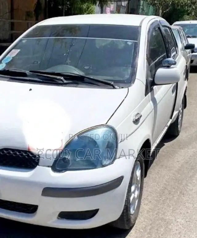 Toyota Vitz 2003 White