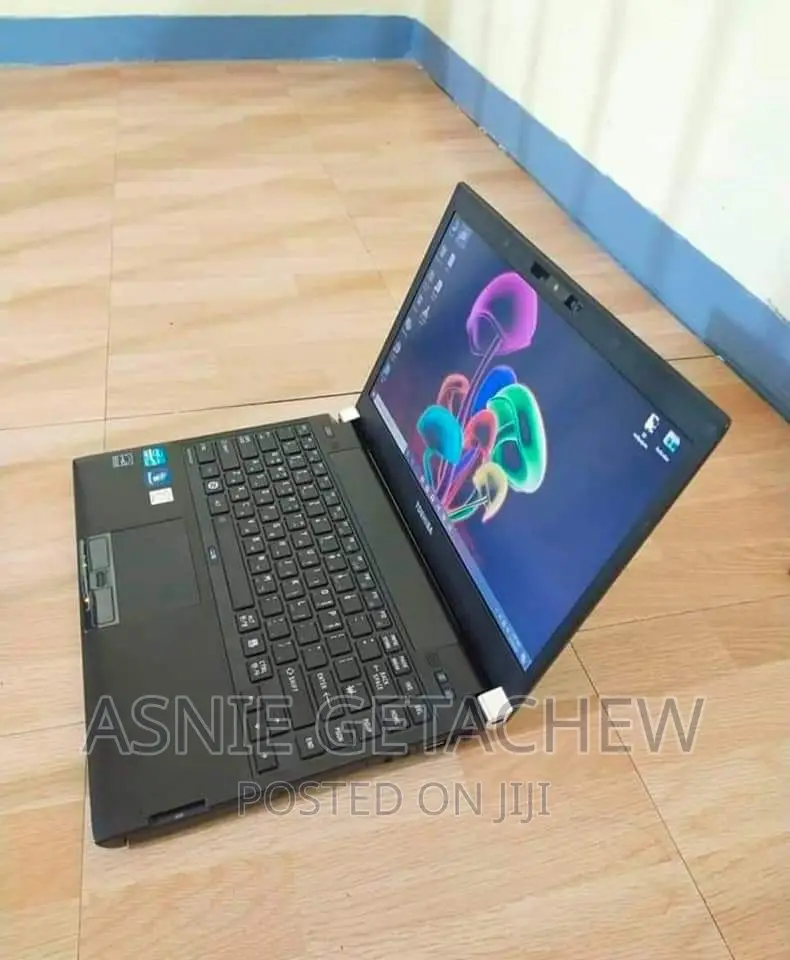 New Laptop Toshiba Satellite C850 6GB Intel Core I7 HDD 512GB