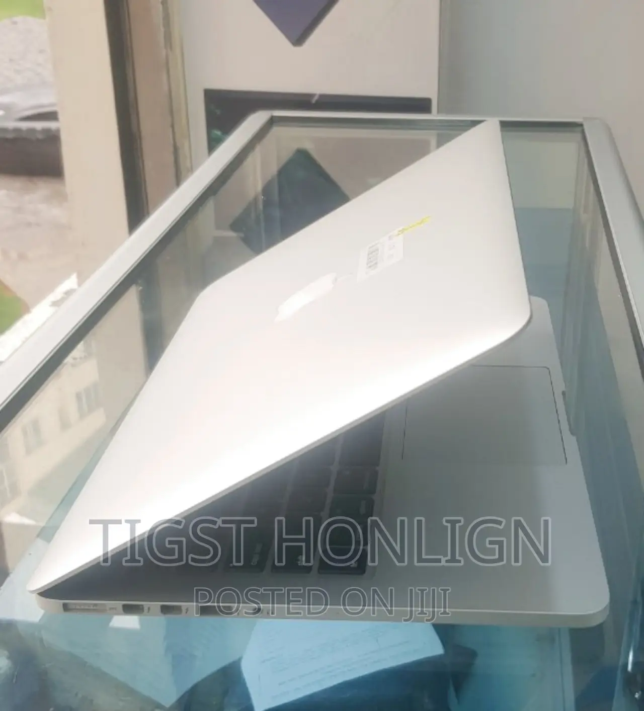 New Laptop Apple MacBook 2015 8GB Intel Core I5 SSD 256GB