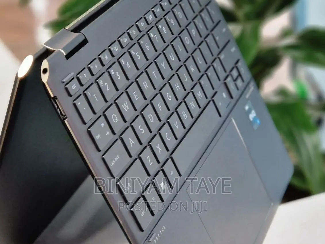 New Laptop HP Spectra 13 16GB Intel Core I7 SSD 512GB