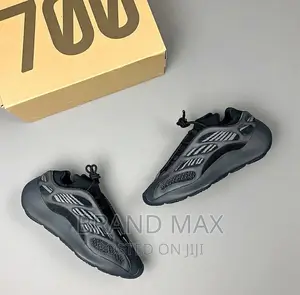Photo - Adidas Yeezy 700 V3 Master Quality
