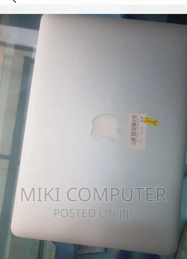 New Laptop Apple MacBook Pro 2015 8GB Intel Core I5 SSD 256GB