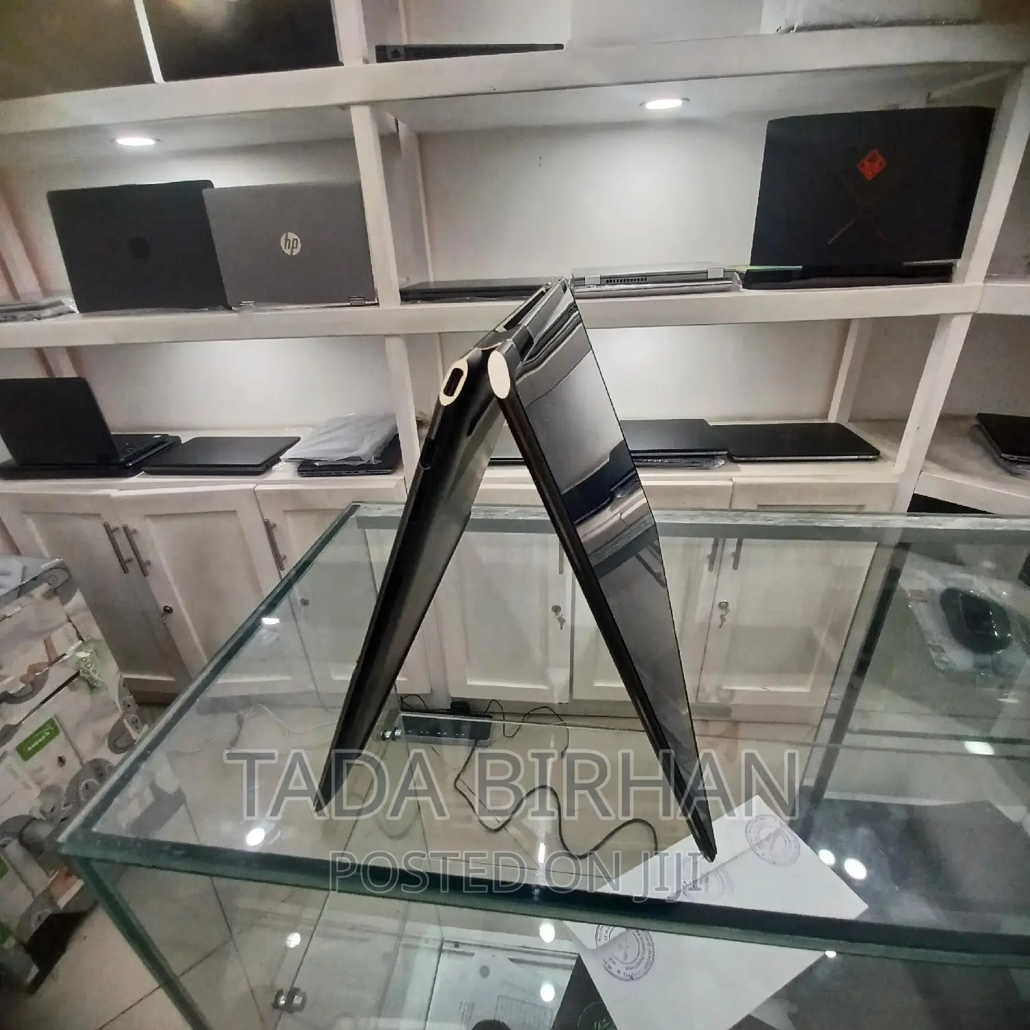 New Laptop HP Spectra 13 16GB Intel Core I7 SSD 1T