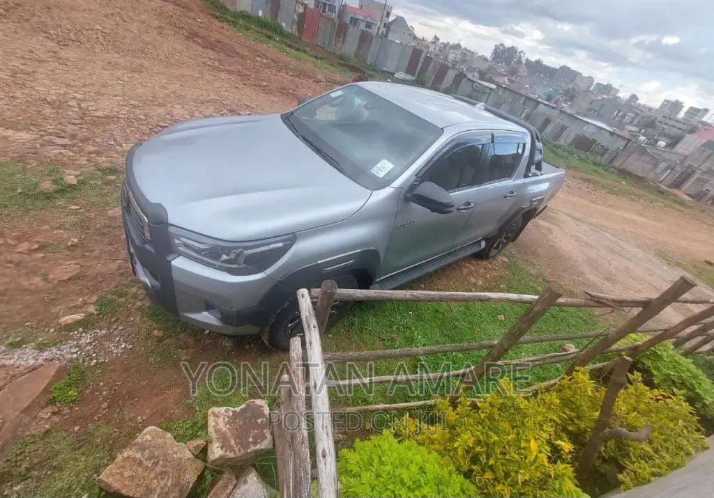 Toyota Hilux Revo Double Cab Deisel 2.8 AWD 2022 Silver