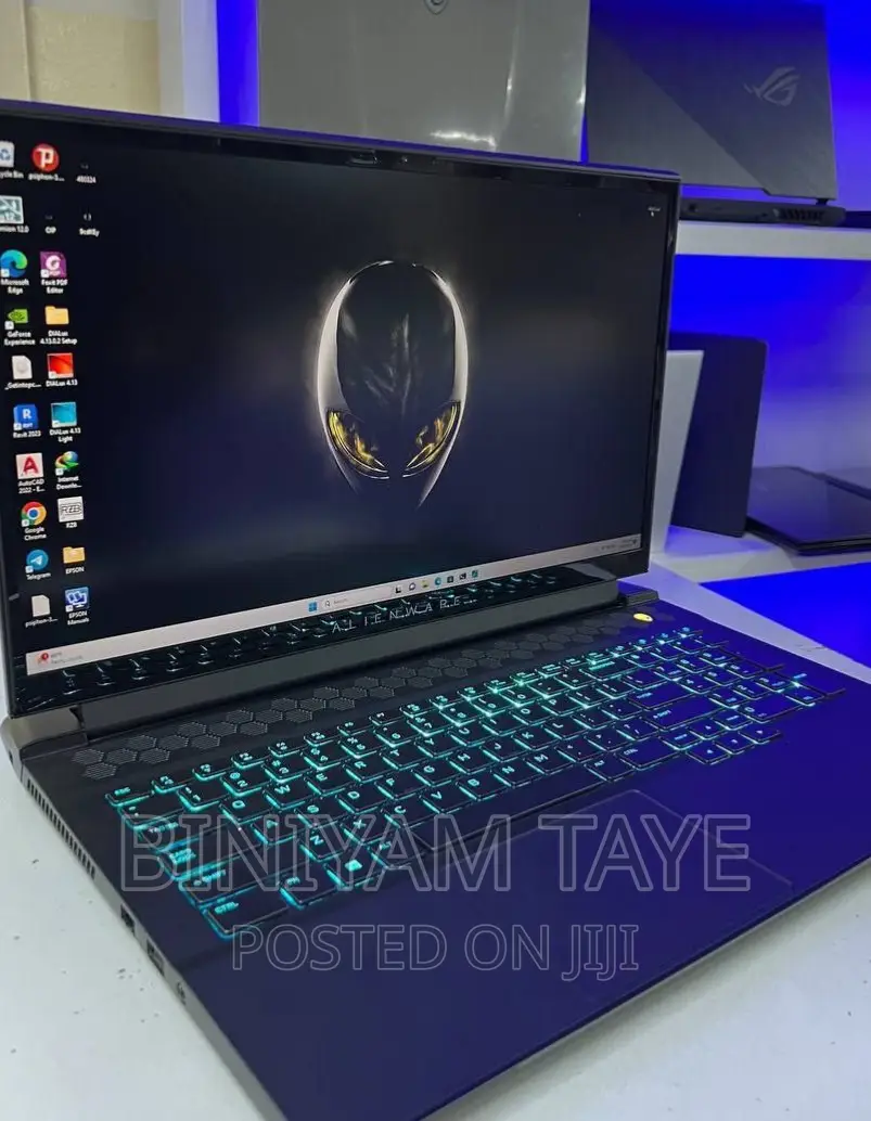 New Laptop Alienware M17x R2 16GB Intel Core I7 SSD 1T