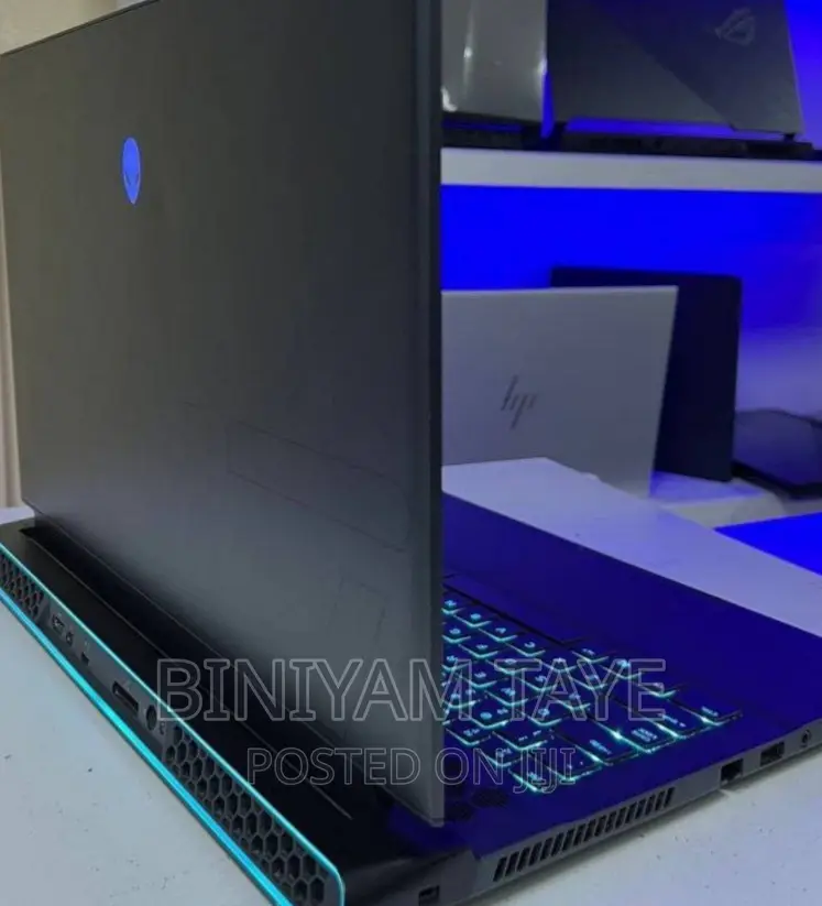 New Laptop Alienware M17x R2 16GB Intel Core I7 SSD 1T