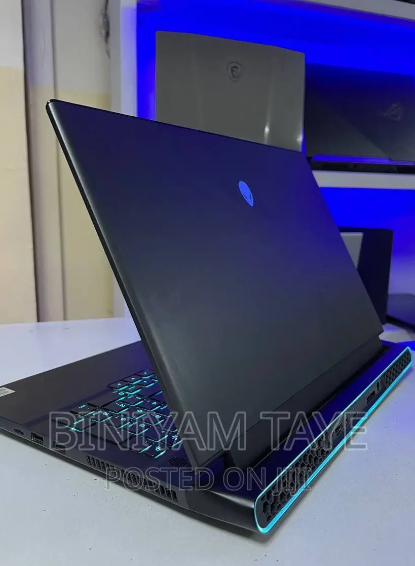 New Laptop Alienware M17x R2 16GB Intel Core I7 SSD 1T