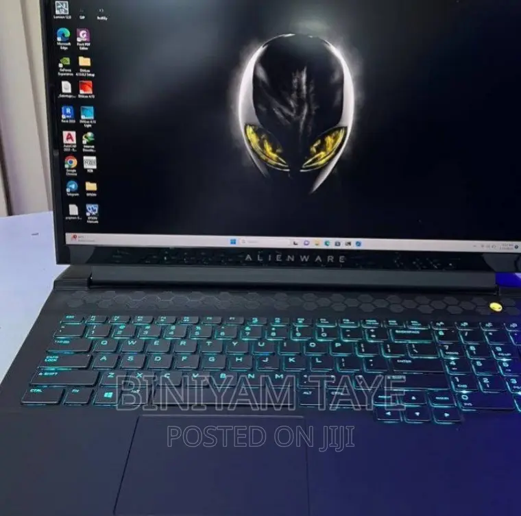 New Laptop Alienware M17x R2 16GB Intel Core I7 SSD 1T