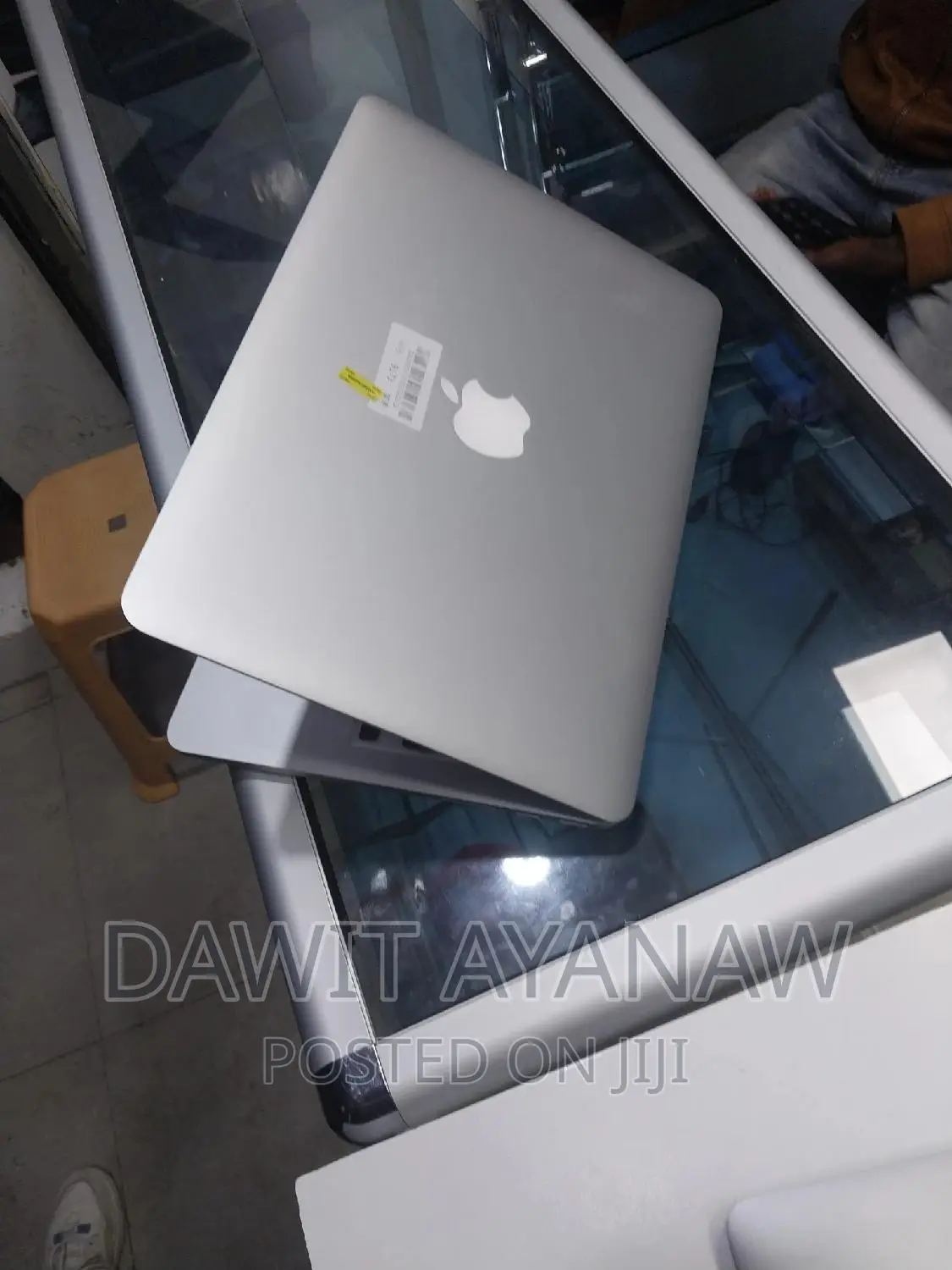 New Laptop Apple MacBook Pro 2015 8GB Intel Core i5 SSD 256GB