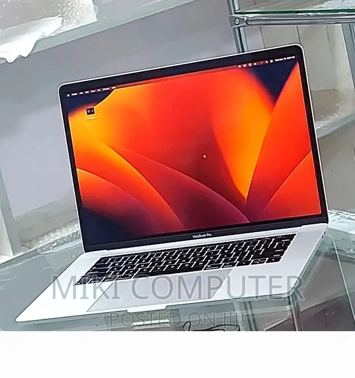 New Laptop Apple MacBook Pro 2017 16GB Intel Core I7 SSD 512GB