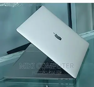 New Laptop Apple MacBook Pro 2017 16GB Intel Core I7 SSD 512GB