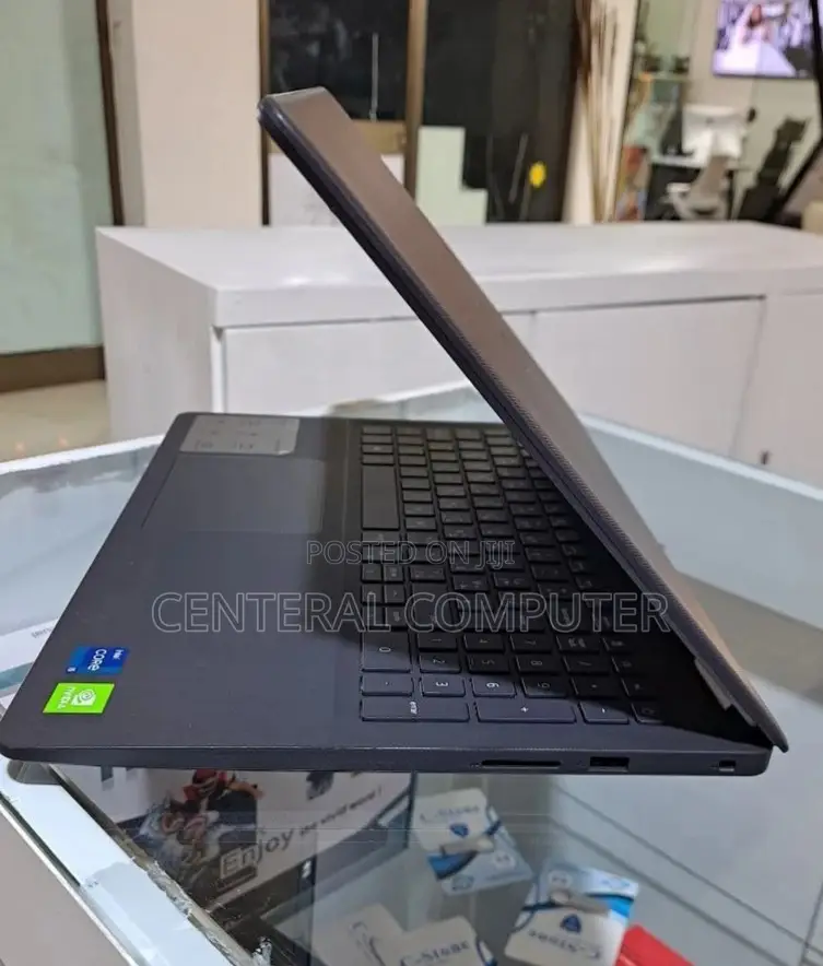 New Laptop Dell Vostro V130 8GB Intel Core I7 HDD 1T