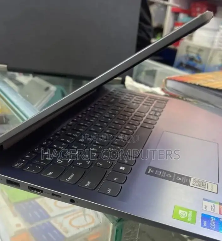 New Laptop Lenovo IdeaPad Y560 12GB Intel Core I7 SSD 512GB