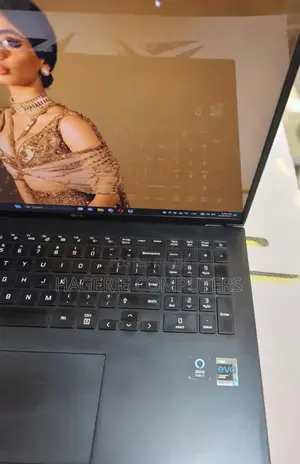 Photo - New Laptop LG Gram 15.6 16GB Intel Core I7 SSD 1T