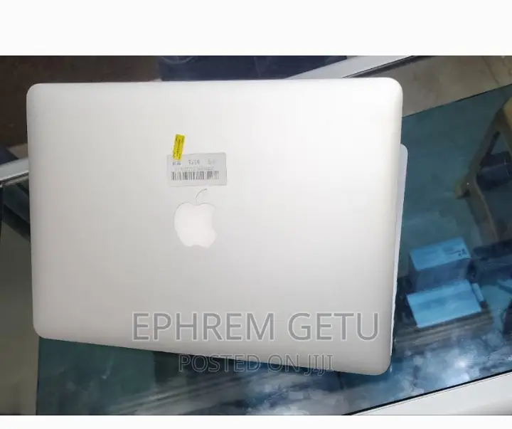 New Laptop Apple MacBook Pro 2015 8GB Intel Core I5 SSD 256GB