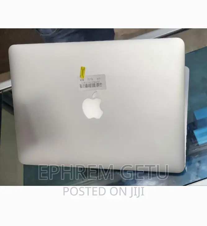 New Laptop Apple MacBook Pro 2015 8GB Intel Core I5 SSD 256GB