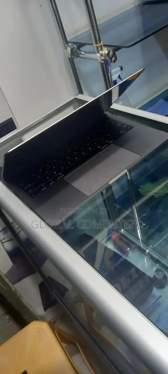 New Laptop Apple MacBook Pro 2019 16GB Intel Core I7 SSD 512GB