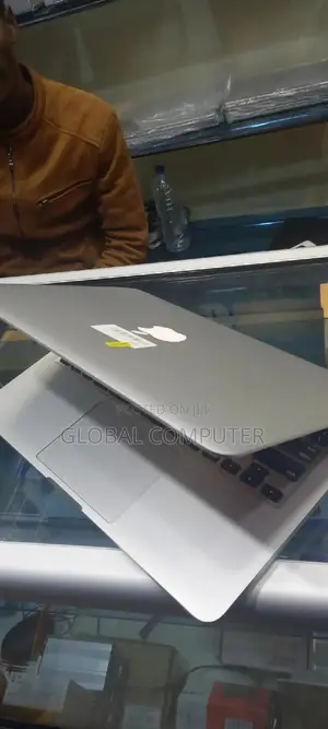 New Laptop Apple MacBook Pro 2019 16GB Intel Core I7 SSD 512GB