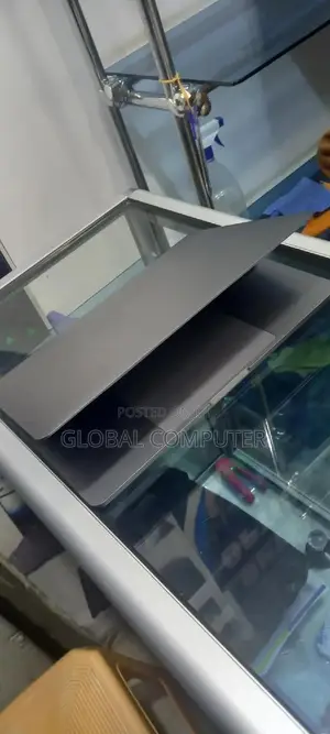 New Laptop Apple MacBook Pro 2019 16GB Intel Core I7 SSD 512GB