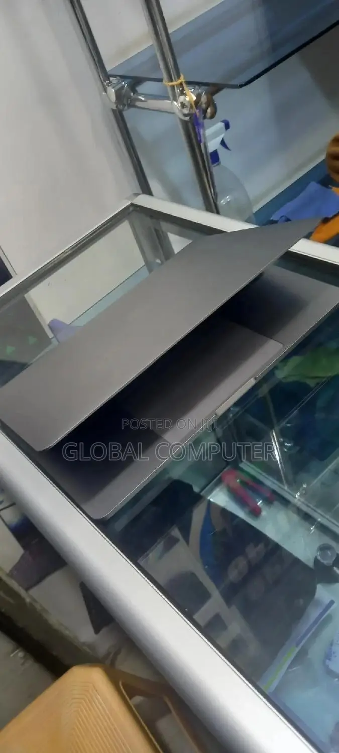 New Laptop Apple MacBook Pro 2019 16GB Intel Core I7 SSD 512GB