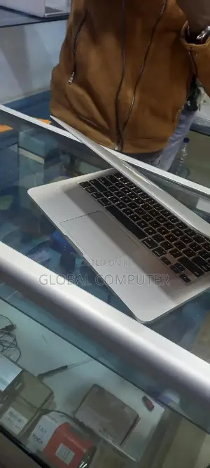 New Laptop Apple MacBook Pro 2019 16GB Intel Core I7 SSD 512GB