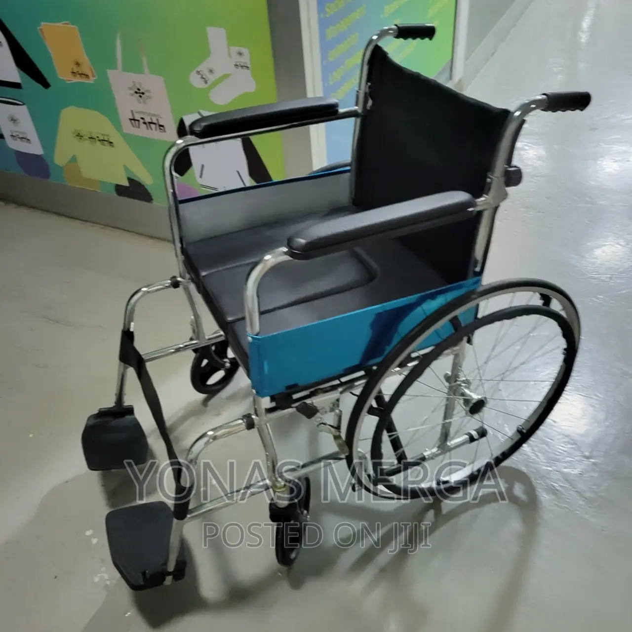 Used Wheelchair\ሠፋያለ,እግሩሚነቀል/Wheelchair\Wheelchair/