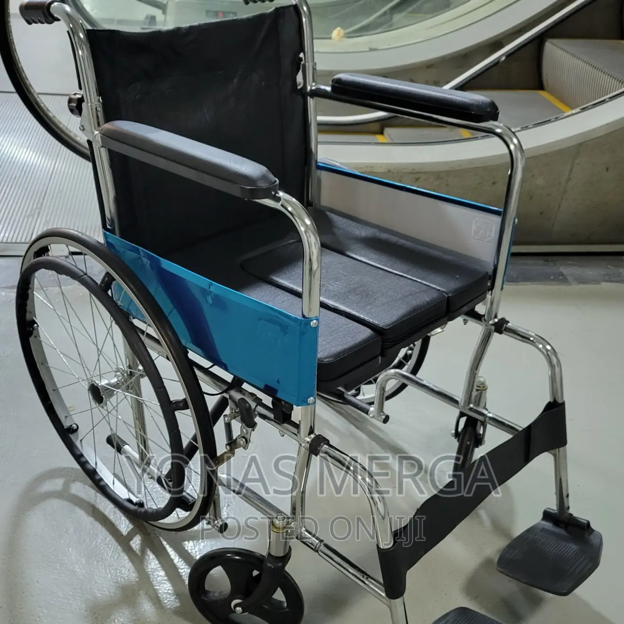 Slightly Used Wheelchair/Toilet Commode/ሄልዝኬር Equpመንት/