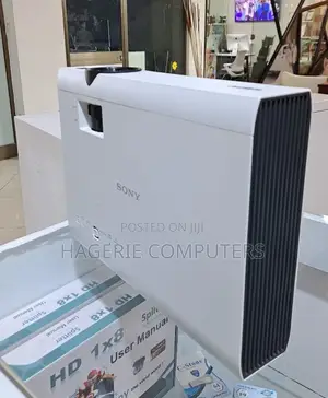 Brand New SONY Projector Dx 100
