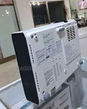 Brand New SONY Projector Dx 100