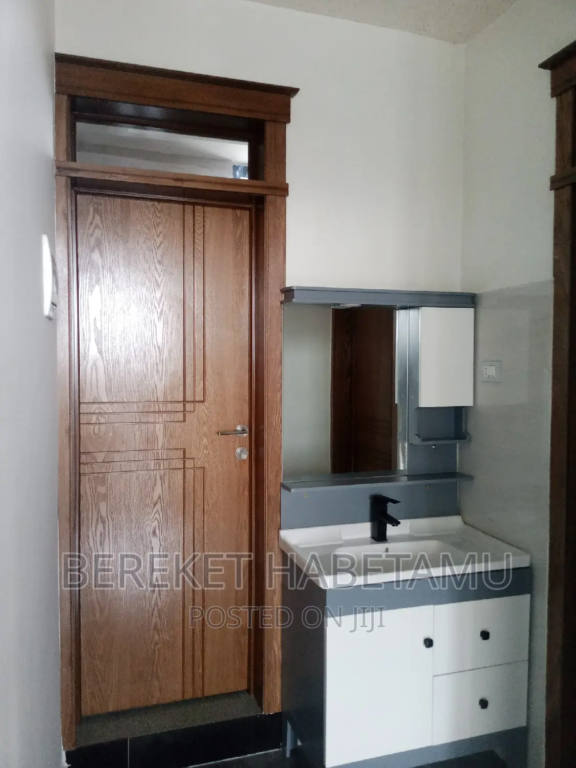 8bdrm House in ሃና ማሪያም ሳሪስ, Nifas Silk-Lafto for sale