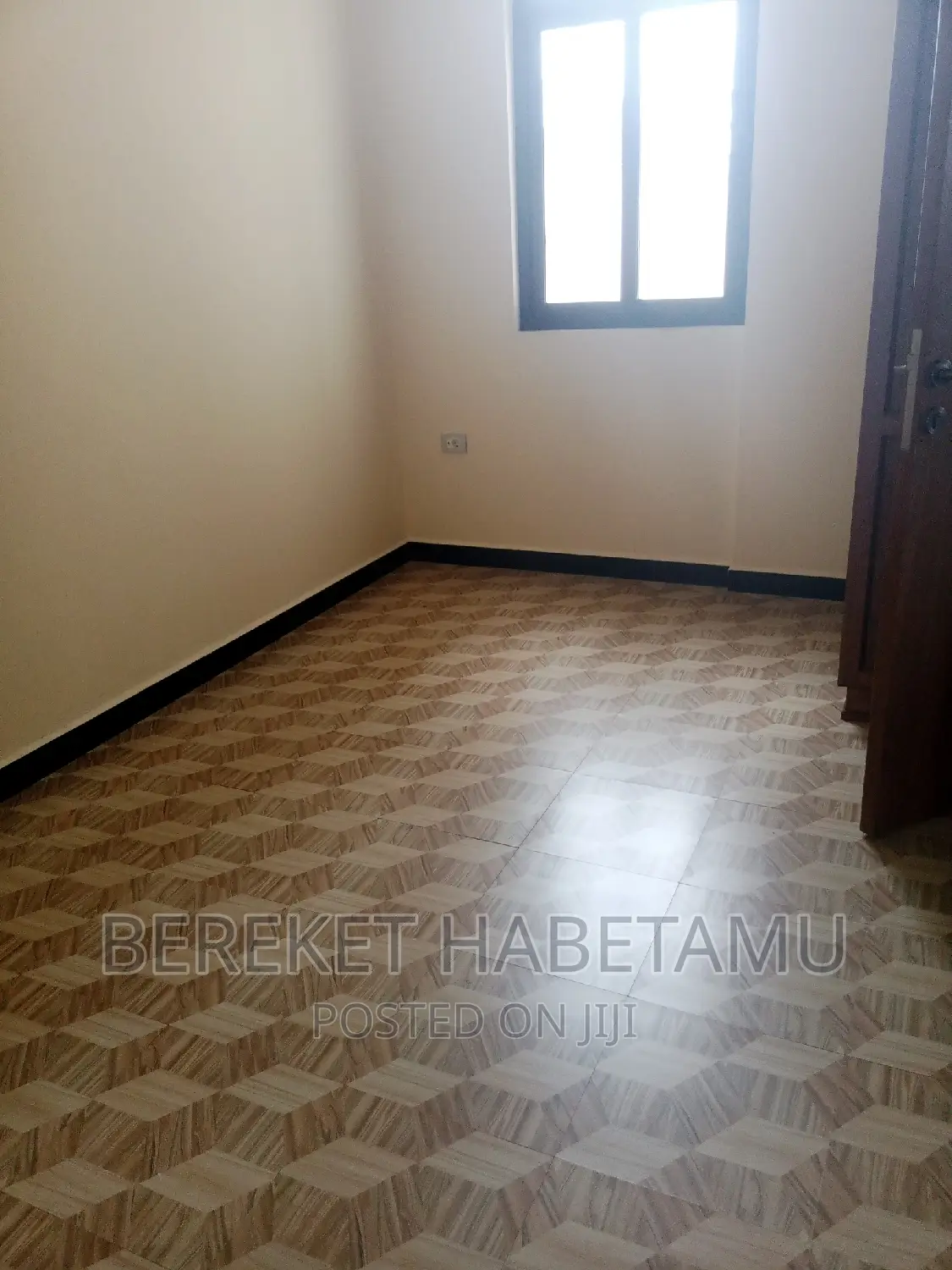 8bdrm House in ሃና ማሪያም ሳሪስ, Nifas Silk-Lafto for sale