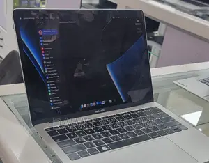 New Laptop Apple MacBook Pro 2017 8GB Intel Core I5 SSD 128GB