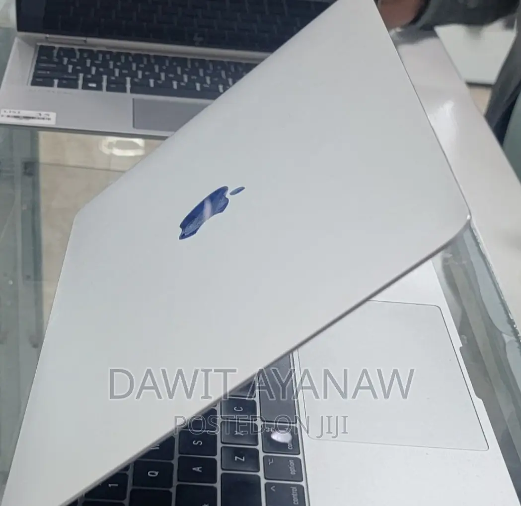 New Laptop Apple MacBook Pro 2017 8GB Intel Core I5 SSD 128GB