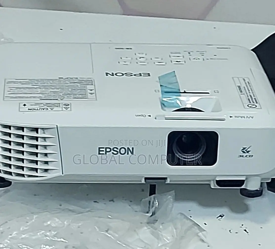 Brand New EPSON Projector Eb S05 Model Projector