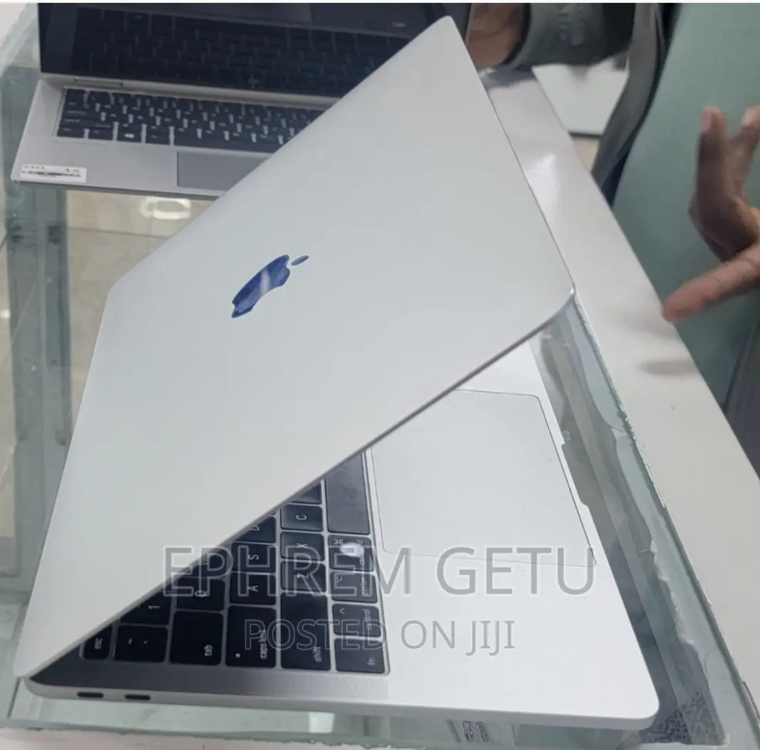 New Laptop Apple MacBook Pro 2017 8GB Intel Core I5 SSD 128GB