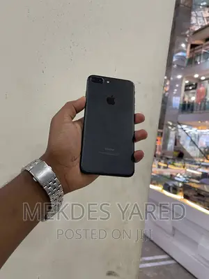 Photo - Apple iPhone 7 Plus 128 GB Black