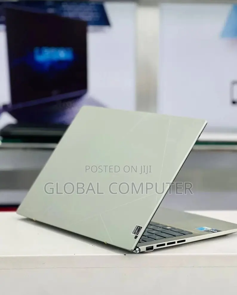 New Laptop Asus ZenBook 3 UX390UA 16GB Intel Core I7 SSD 512GB