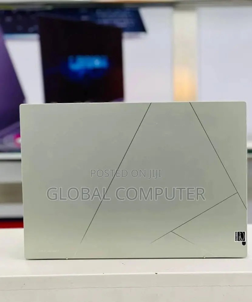 New Laptop Asus ZenBook 3 UX390UA 16GB Intel Core I7 SSD 512GB