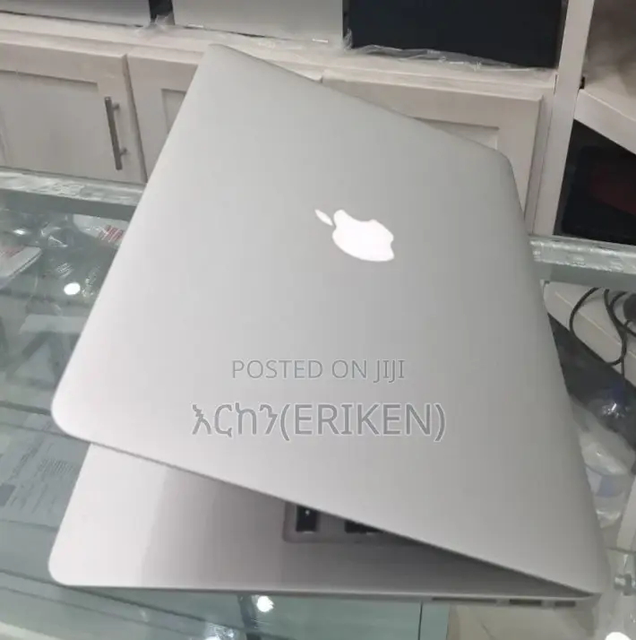 New Laptop Apple MacBook Air 2015 8GB Intel Core I7 SSD 128GB